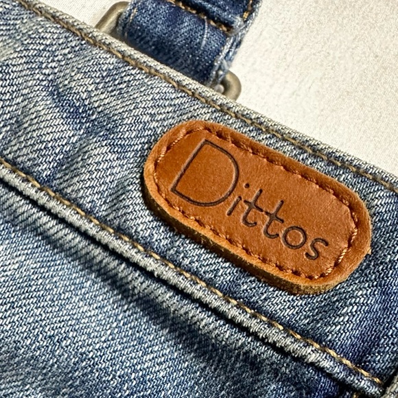 DITTOS Blue Denim Distressed Overalls High-Rise Shorts Size: 29 - Picture 2 of 7